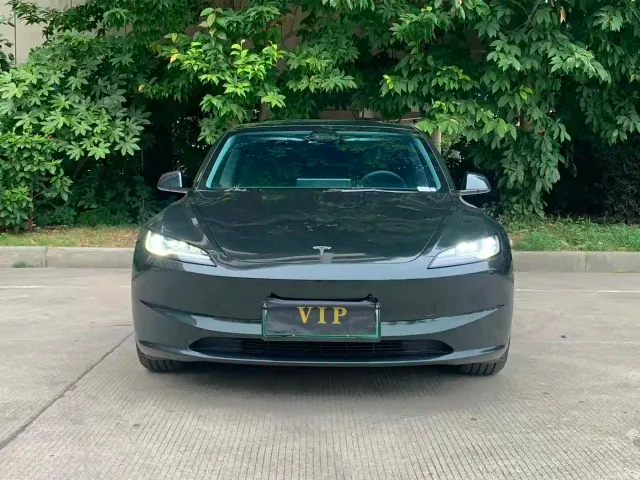 Tesla Model 3 — Фото автомобиля 2