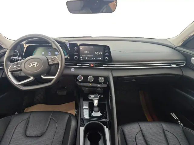 Hyundai Elantra — Фото автомобиля 9