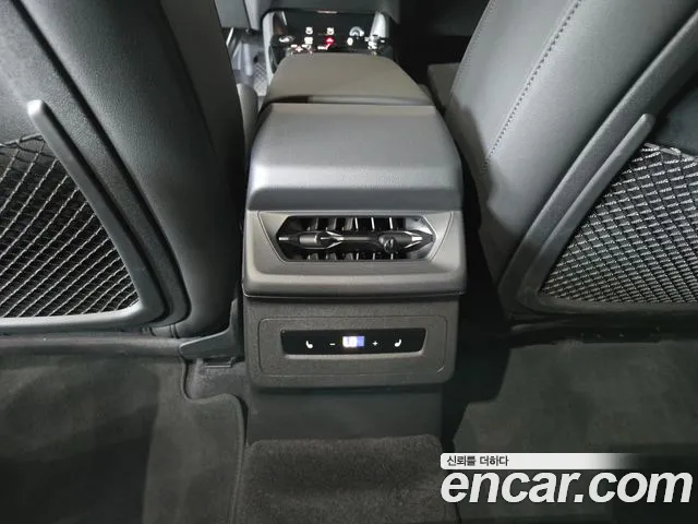 Audi Q6 e-tron — Фото автомобиля 15