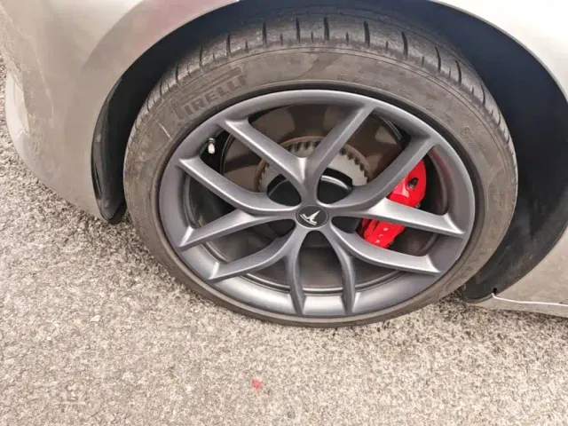 Tesla Model 3 — Фото автомобиля 24