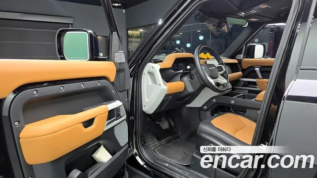 Land Rover Defender — Фото автомобиля 11