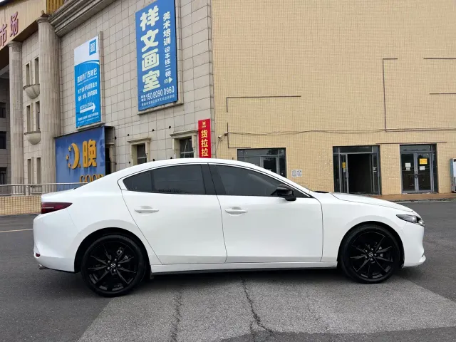 Mazda Axela — Фото автомобиля 6