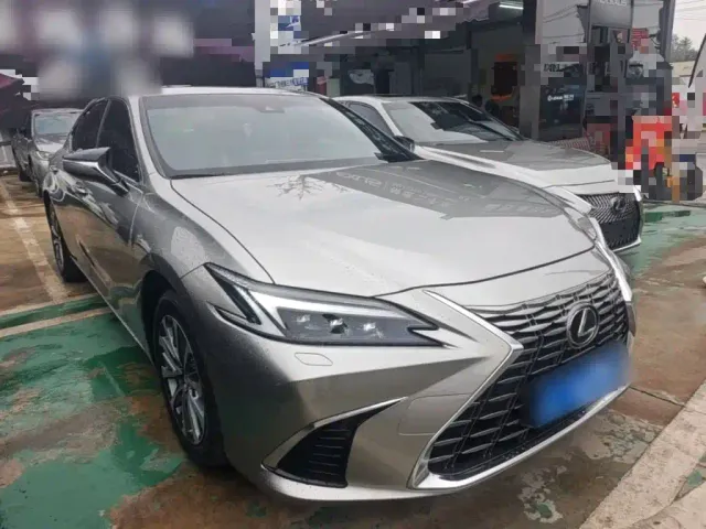 Lexus ES — Фото автомобиля 3