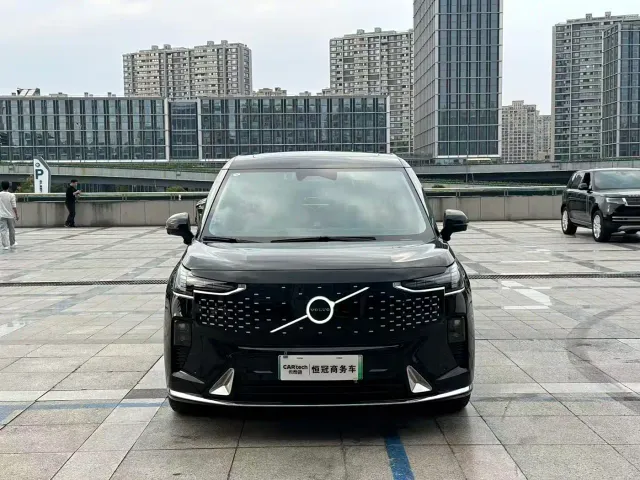 Volvo EM90 — Фото автомобиля 2