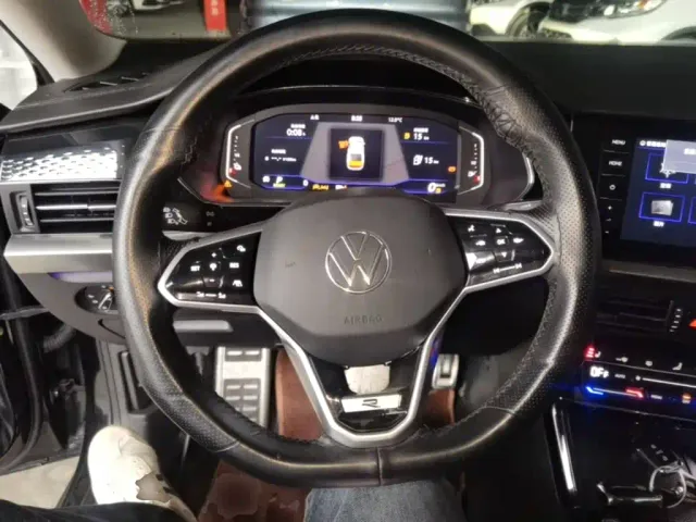 Volkswagen Passat — Фото автомобиля 10