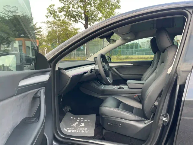 Tesla Model Y — Фото автомобиля 18