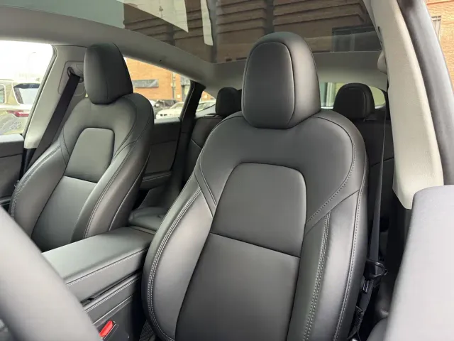 Tesla Model Y — Фото автомобиля 17