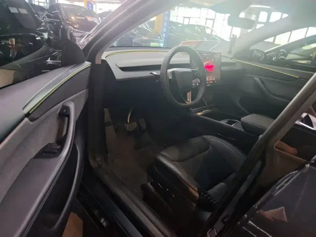Tesla Model Y — Фото автомобиля 15