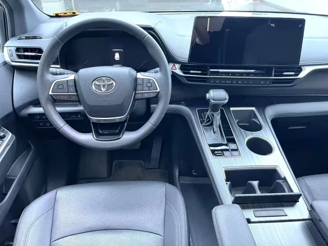 Toyota Sienna — Фото автомобиля 8