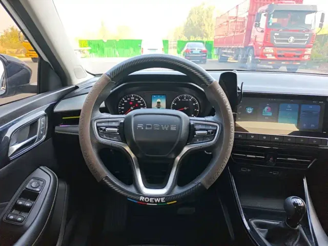 Roewe i5 — Фото автомобиля 10