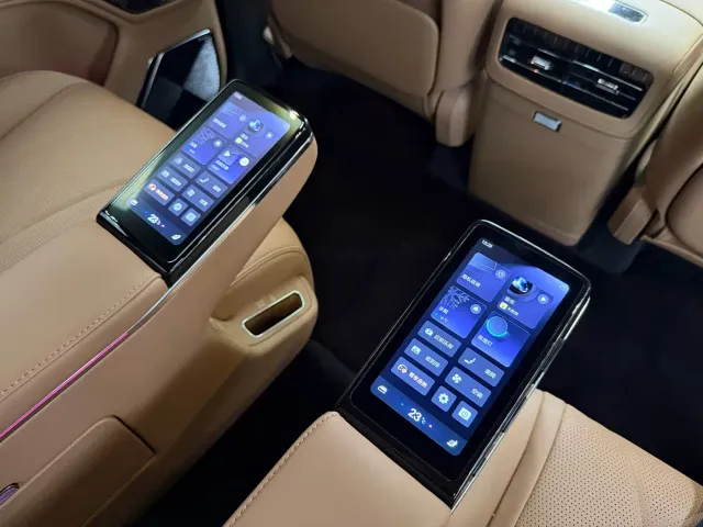BYD U8L — Фото автомобиля 28