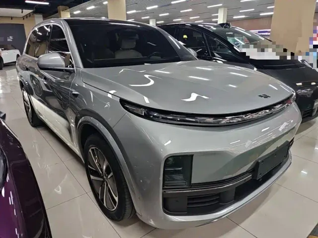 Li Auto L8 — Фото автомобиля 3