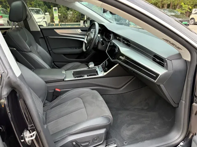 Audi A7L — Фото автомобиля 11