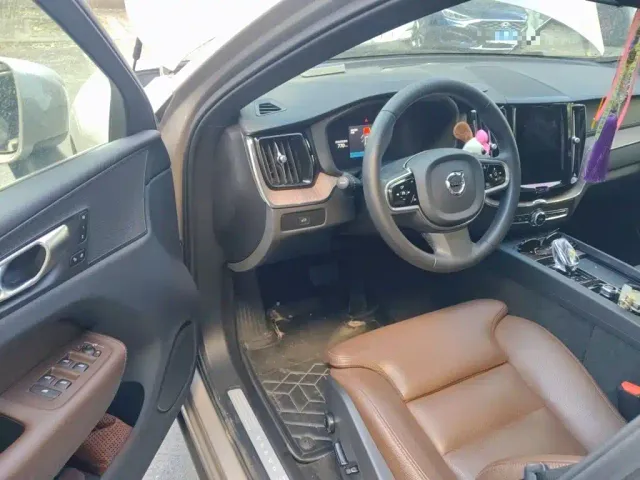 Volvo XC60 — Фото автомобиля 17