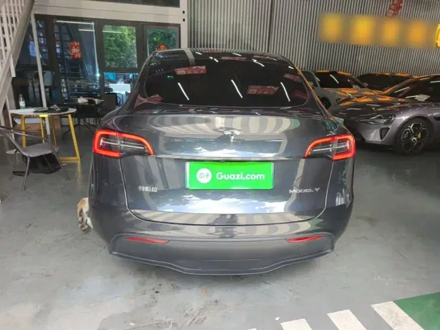 Tesla Model Y — Фото автомобиля 5