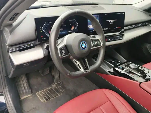BMW i5 — Фото автомобиля 8