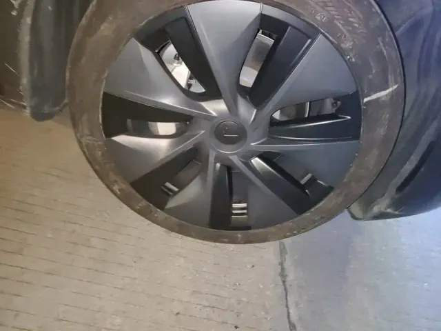 Tesla Model Y — Фото автомобиля 8