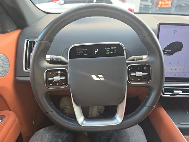 Li Auto L7 — Фото автомобиля 10