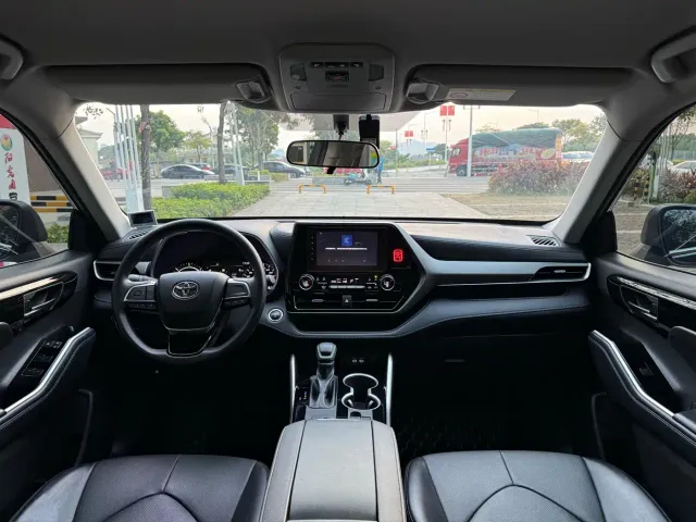 Toyota Highlander — Фото автомобиля 7
