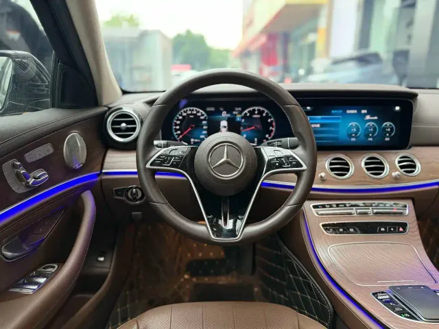 Mercedes-Benz E-Class — Фото автомобиля 9