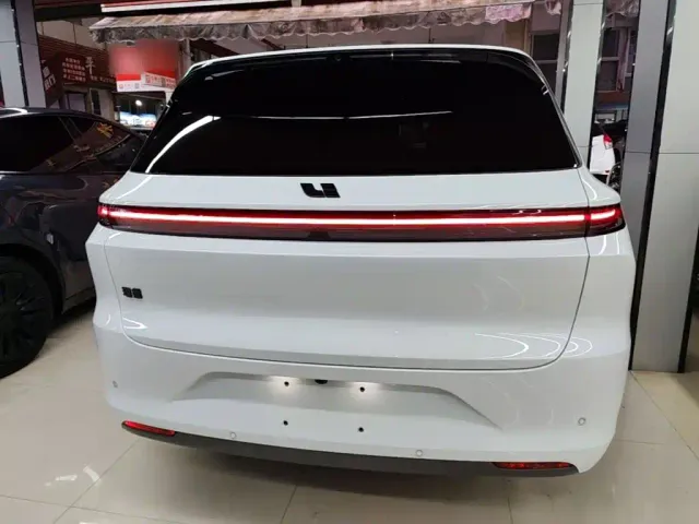 Li Auto L6 — Фото автомобиля 5