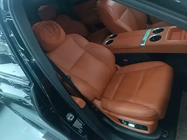 Li Auto L9 — Фото автомобиля 24