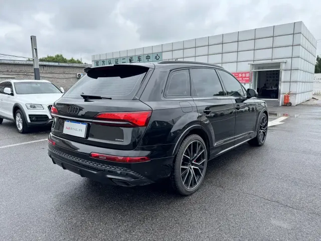 Audi Q7 — Фото автомобиля 5