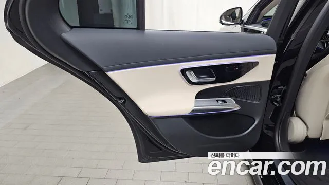 Mercedes-Benz E-Class — Фото автомобиля 25