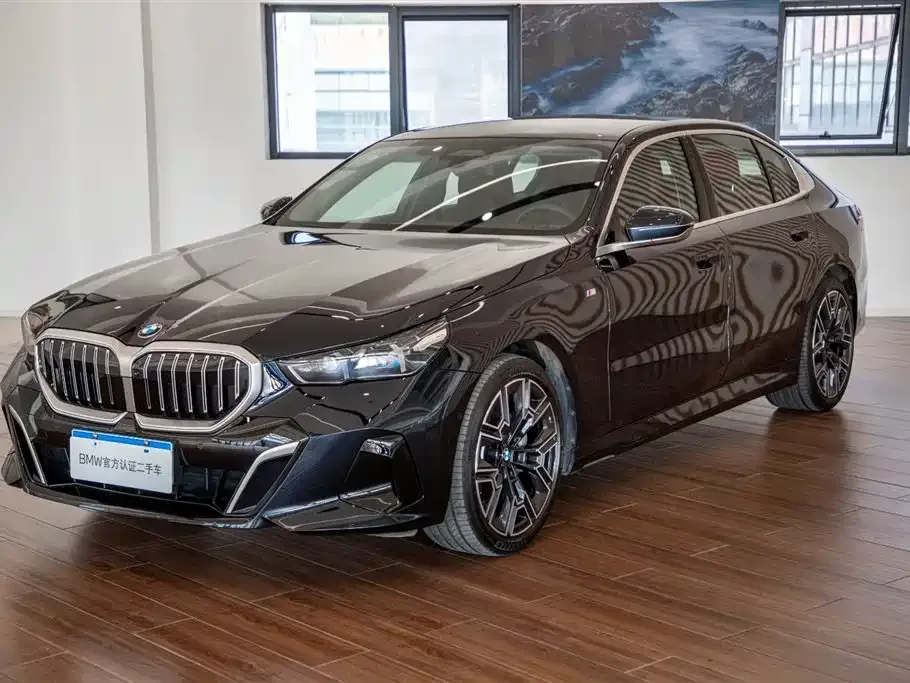 BMW BMW 5 Series 2025 530Li Premium M Sport Package — Фото автомобиля 2