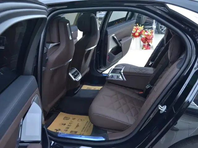BMW 7 Series — Фото автомобиля 5