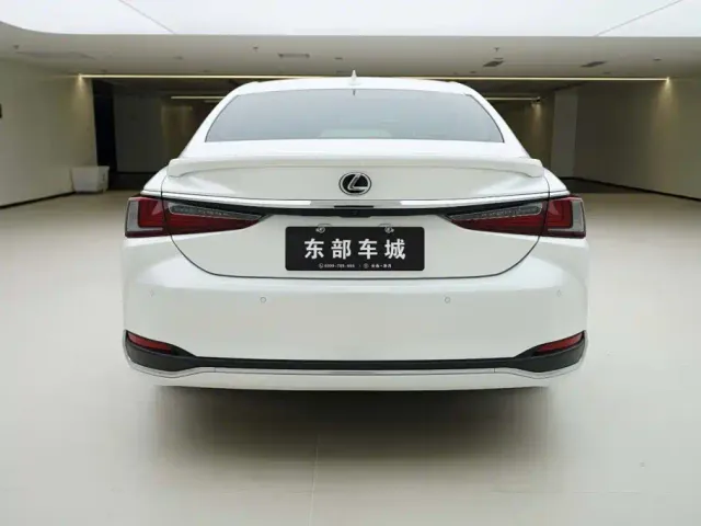 Lexus ES — Фото автомобиля 5
