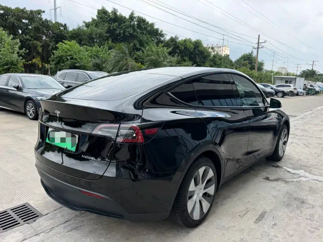 Tesla Model Y — Фото автомобиля 6