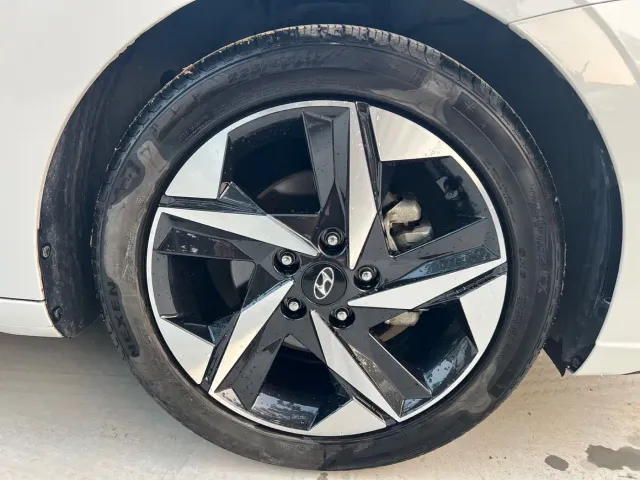Hyundai Elantra — Фото автомобиля 14