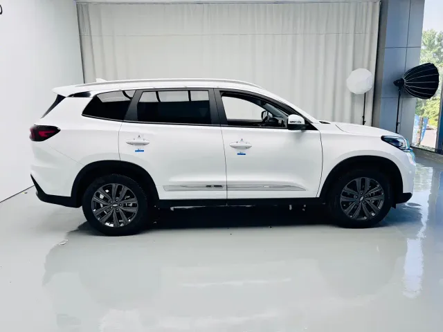 Chery Tiggo 8 — Фото автомобиля 5