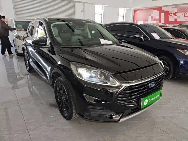 Ford Escape — Фото автомобиля 3