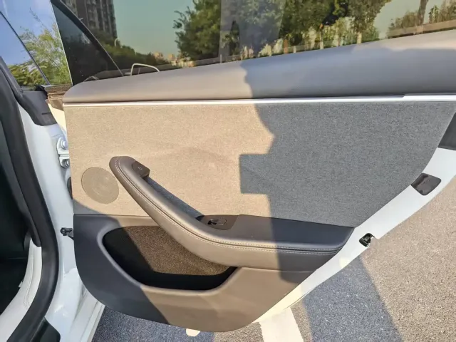 Tesla Model 3 — Фото автомобиля 26
