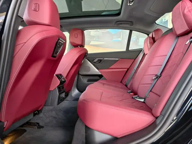BMW i5 — Фото автомобиля 15