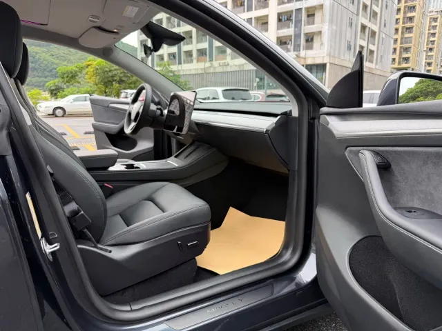 Tesla Model Y — Фото автомобиля 7