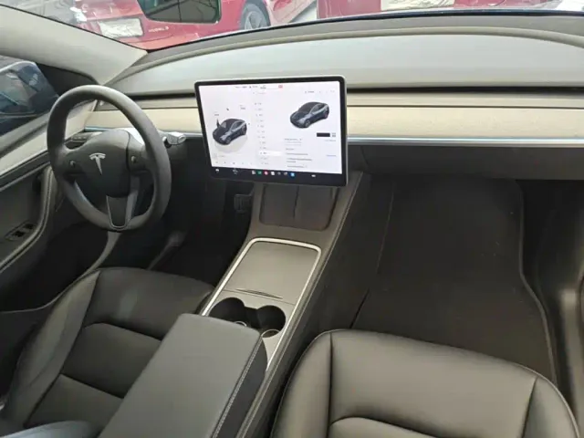 Tesla Model Y — Фото автомобиля 9