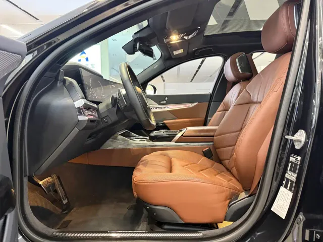 BMW 7 Series — Фото автомобиля 6