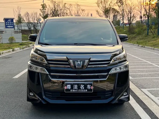 Фотография автомобиля — Toyota Vellfire