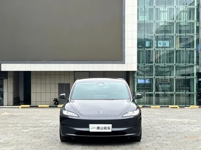 Tesla Model 3 — Фото автомобиля 2