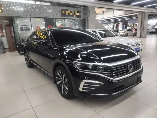 Volkswagen Passat — Фото автомобиля 3