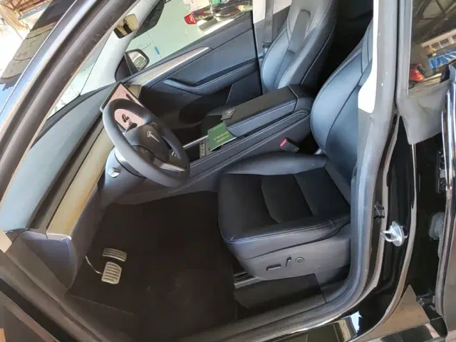 Tesla Model Y — Фото автомобиля 14