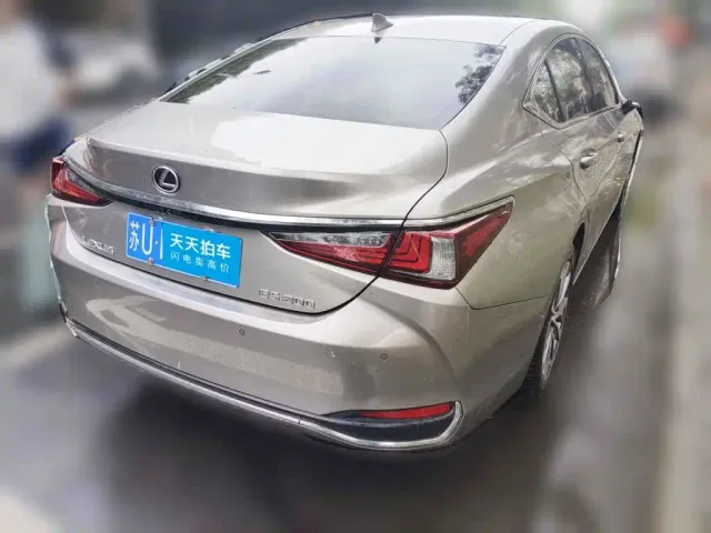 Lexus ES — Фото автомобиля 2