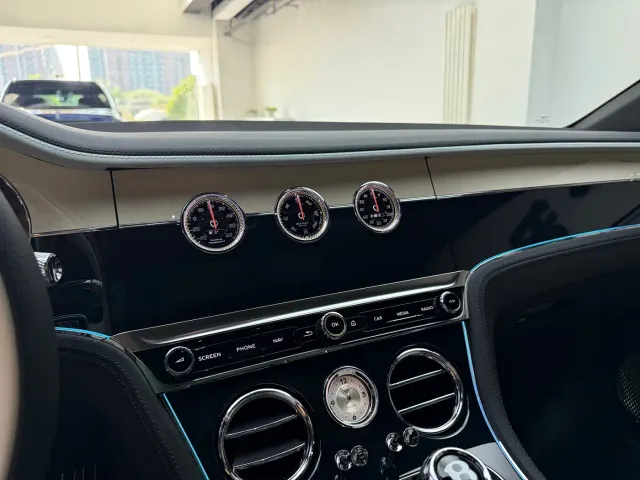 Bentley Continental Plug-in Hybrid — Фото автомобиля 22