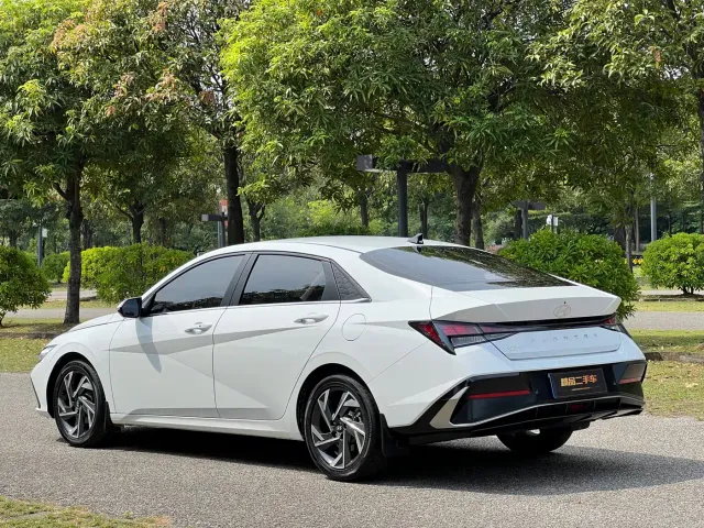 Hyundai Elantra — Фото автомобиля 6