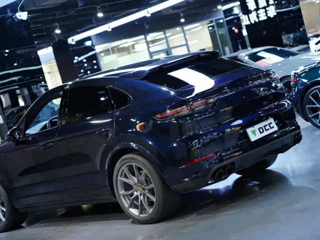 Porsche Cayenne — Фото автомобиля 15