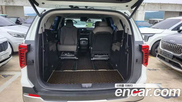 Kia Carnival Generation 4 — Фото автомобиля 17