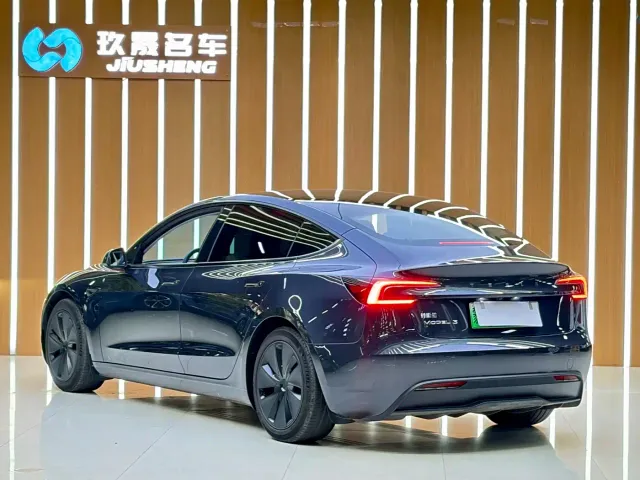 Tesla Model 3 — Фото автомобиля 14